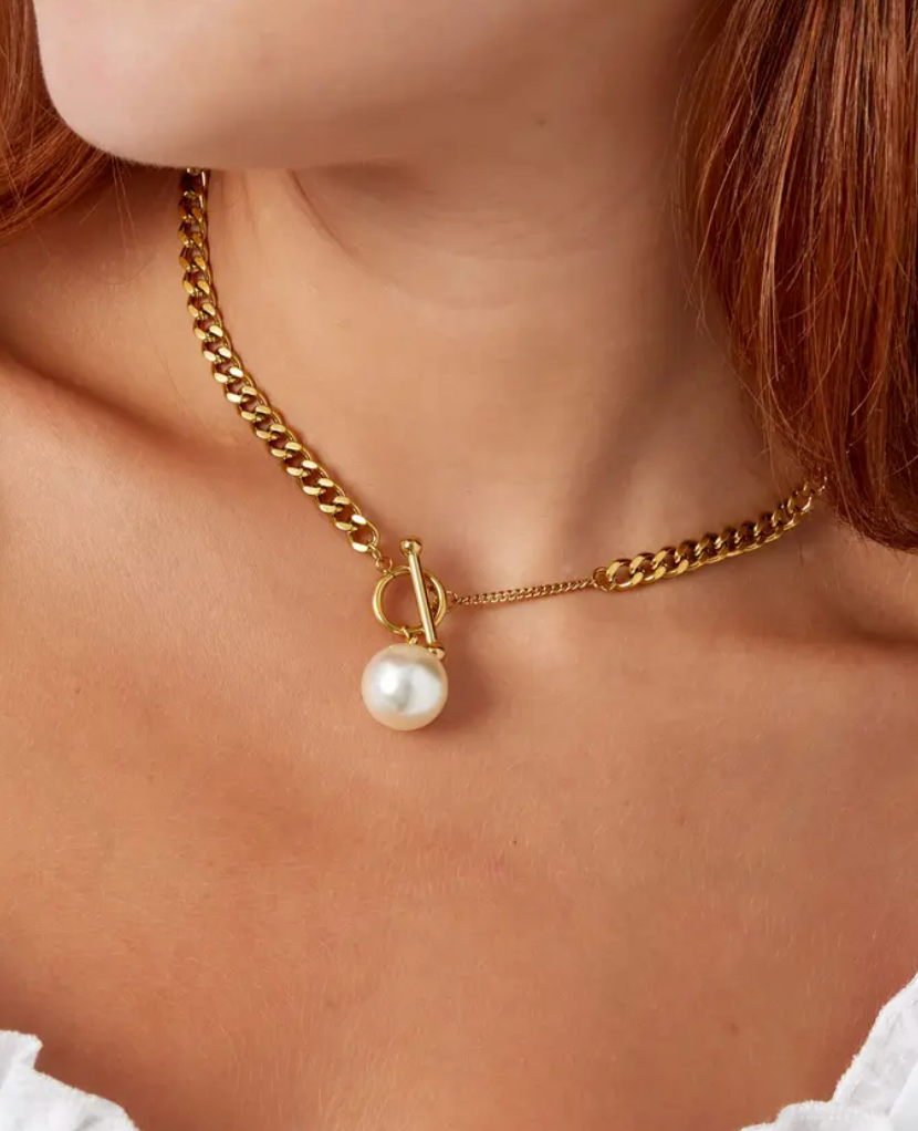 Collier Meghan